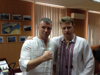 Наши рубахи носят чемпионы :) Андрей Гоголев (слева), чемпион мира по боксу 2001 год