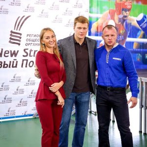 Александр Шлеменко, известный боец ММА носит наши рубахи