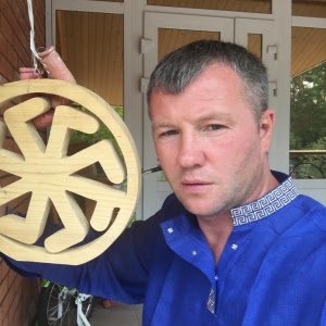 Андрей Гоголев, чемпион мира по боксу 2001 носит рубашки от Велеса