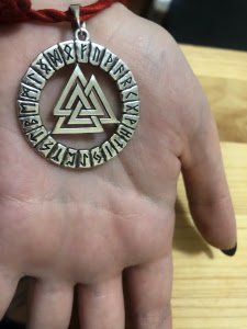 Амулет "Валькнут"